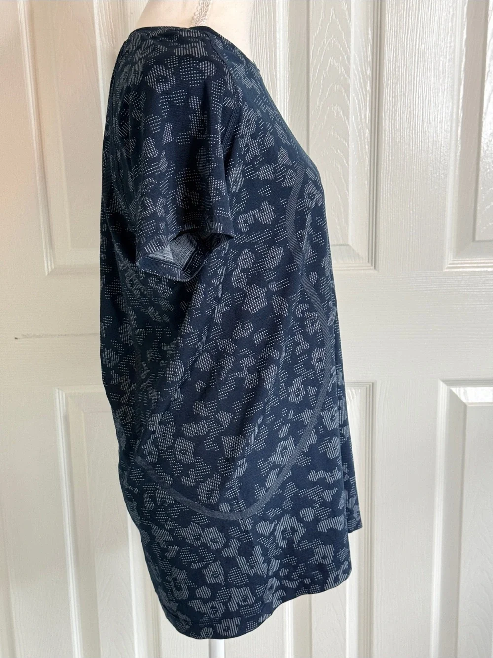 Lululemon Swiftly Tech Short Sleeve 2.0 Dappled Floral Navy Size 14 EUC